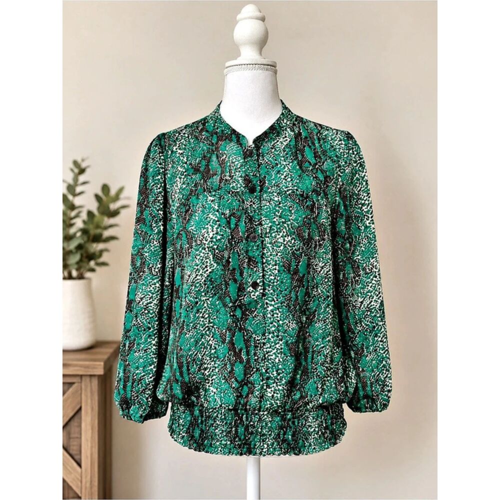 Ann Taylor Green Animal Print Blouse Size M 3/4 Sleeve Smocked Hem
